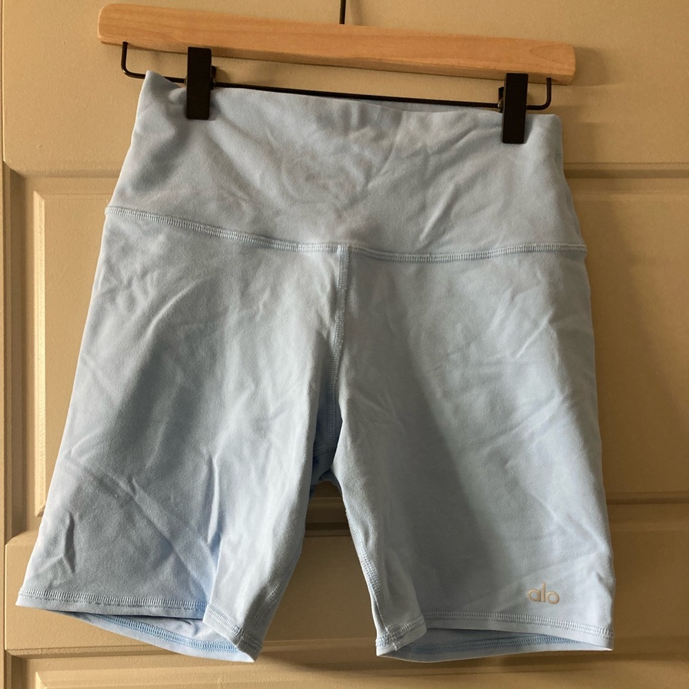 Alo high waist biker shorts in color “blue skies”